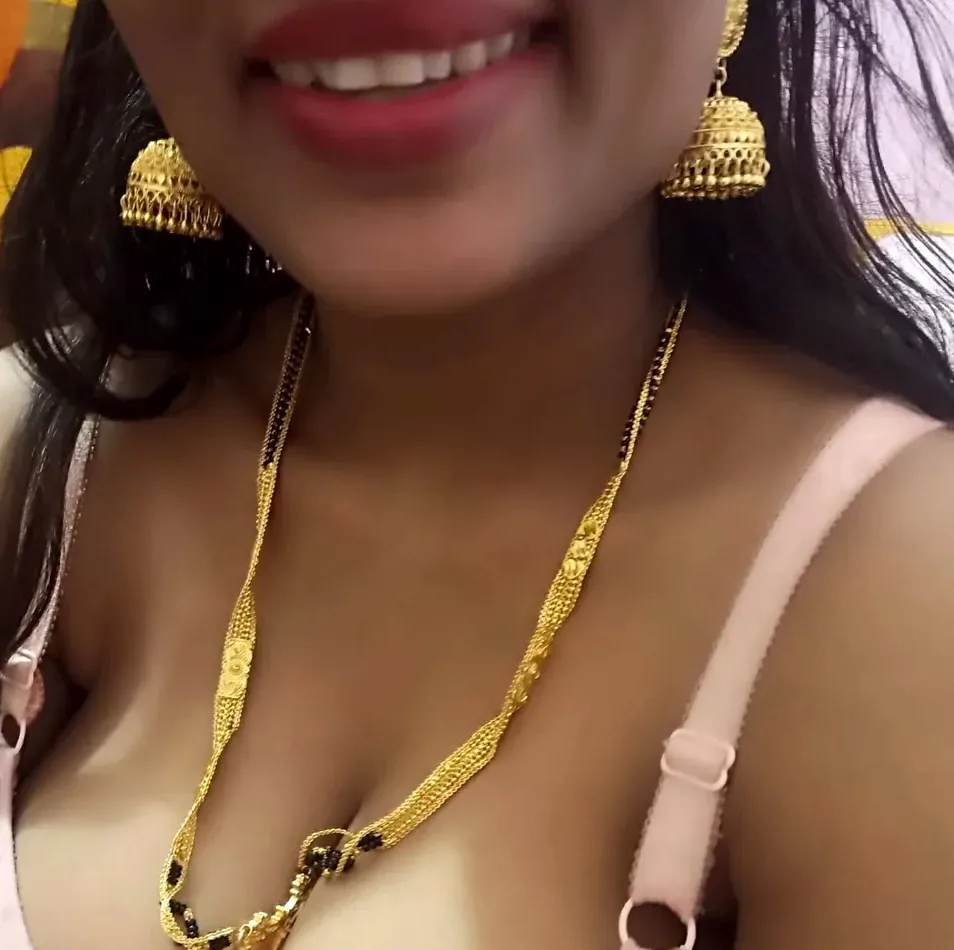 Amina, 30