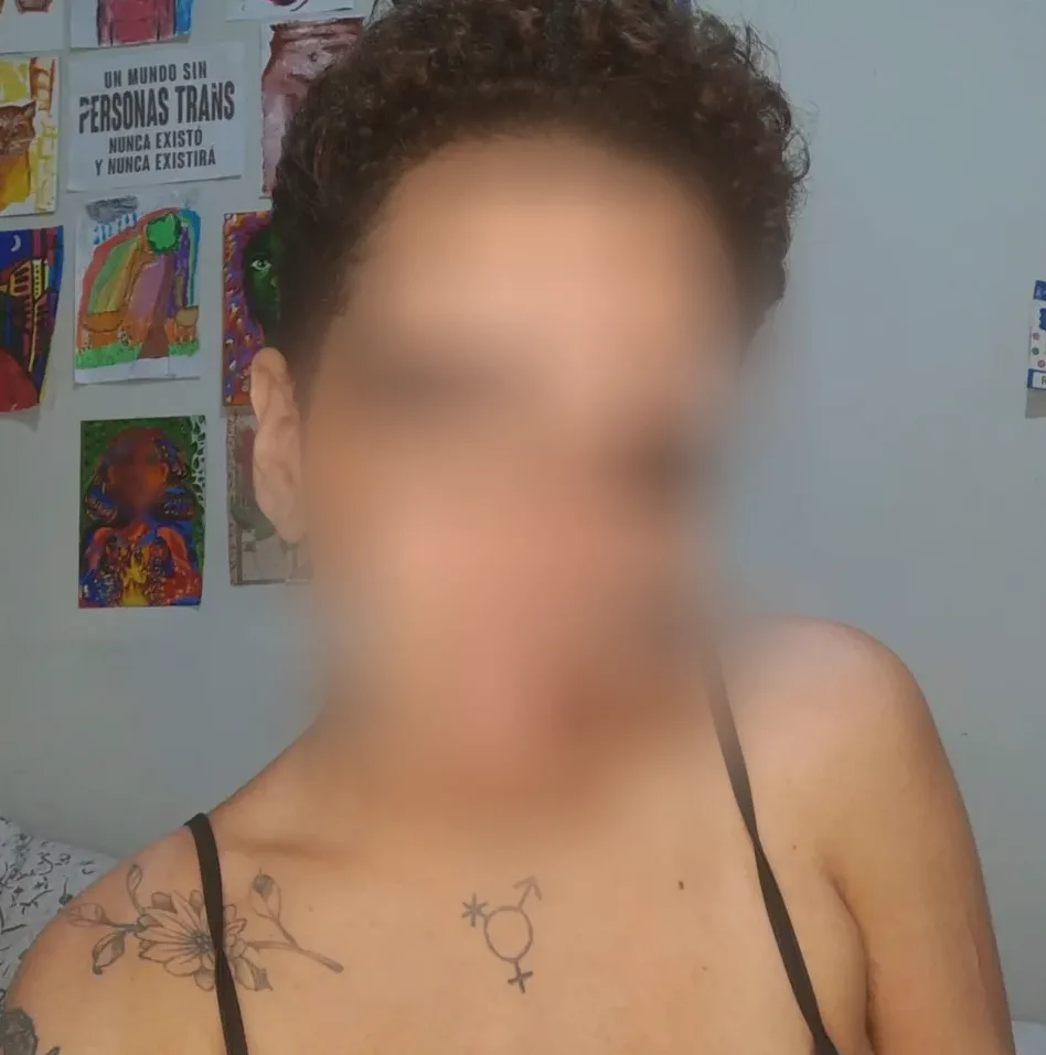 Caroline, 26