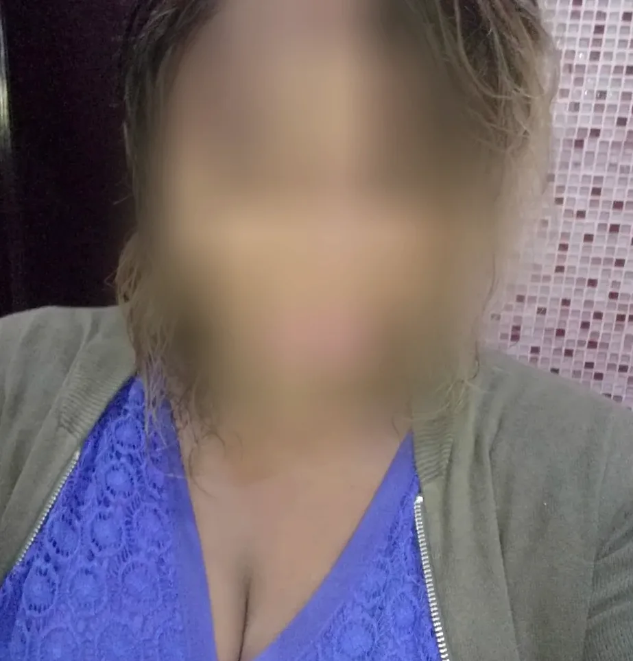Sandra, 27
