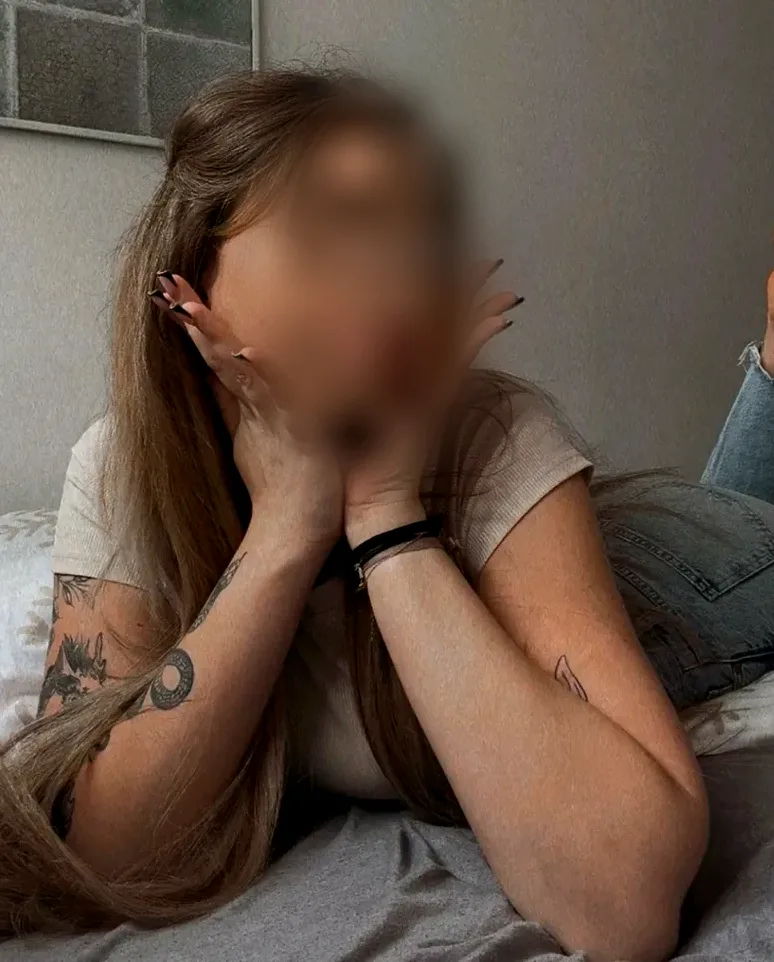 Sara, 21